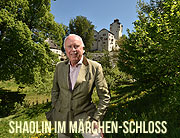 Shaolin im Märchen-Schloss - Energie tanken, entschleunigen und entspannen vor Traumkulisse: Gaudenz Graf Trapp von Matsch öffnet exklusiv die Pforten von Schloss Friedberg in Volders in Tirol Foto: BrauerPhotos / G.Nitschke